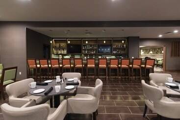 هتل Wyndham Garden Westlake