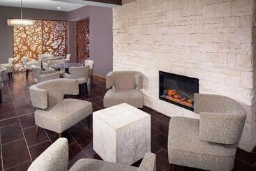 هتل Wyndham Garden Westlake