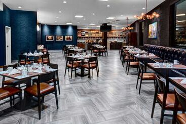 Doubletree By Hilton Hotel Arlington Dfw South