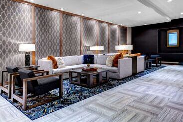 Doubletree By Hilton Hotel Arlington Dfw South