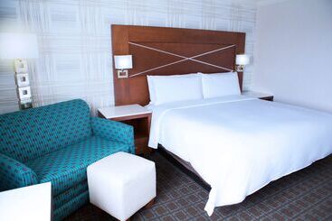 هتل Doubletree By Hilton Madison Downtown