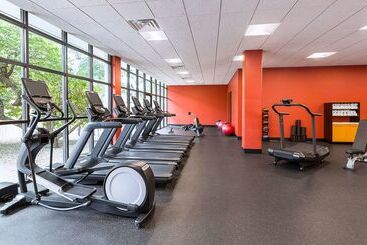 هتل Doubletree By Hilton Madison Downtown