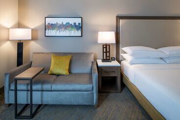 هتل Doubletree By Hilton Madison East