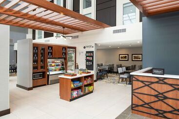 هتل Doubletree By Hilton Madison East