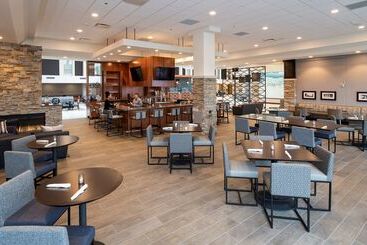هتل Doubletree By Hilton Madison East