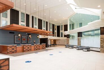 هتل Doubletree By Hilton Madison East