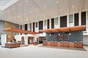 هتل Doubletree By Hilton Madison East