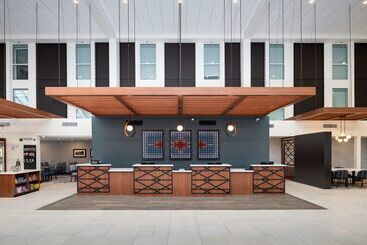 هتل Doubletree By Hilton Madison East