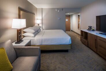هتل Doubletree By Hilton Madison East