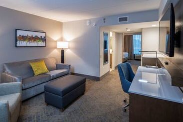 هتل Doubletree By Hilton Madison East