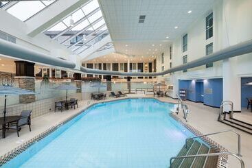 هتل Doubletree By Hilton Madison East