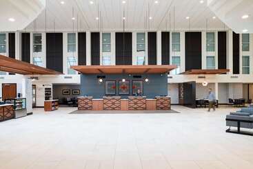 هتل Doubletree By Hilton Madison East