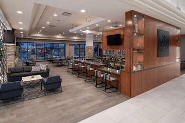 هتل Doubletree By Hilton Madison East