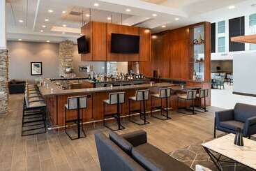 هتل Doubletree By Hilton Madison East