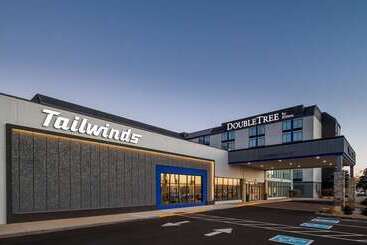 هتل Doubletree By Hilton Madison East