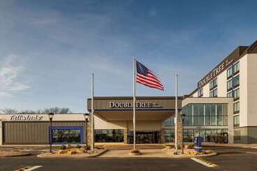 هتل Doubletree By Hilton Madison East