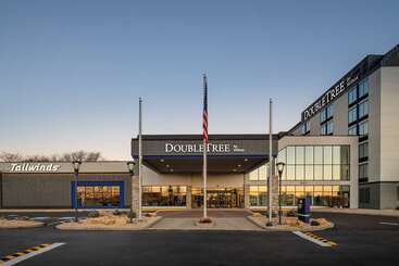 هتل Doubletree By Hilton Madison East