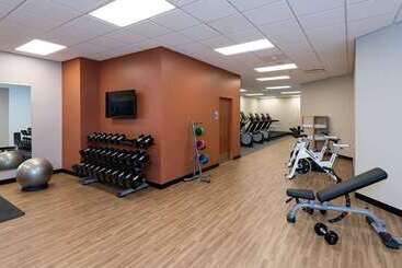 هتل Doubletree By Hilton Madison East