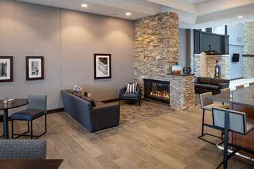 هتل Doubletree By Hilton Madison East