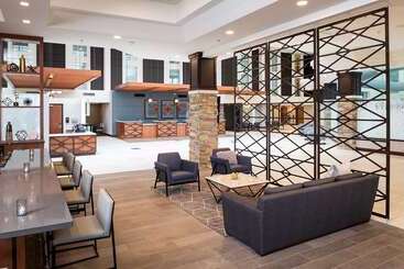 هتل Doubletree By Hilton Madison East