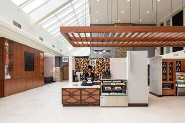 هتل Doubletree By Hilton Madison East