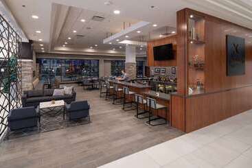 هتل Doubletree By Hilton Madison East