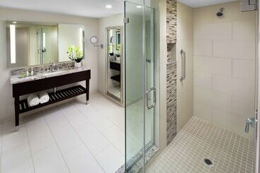 هتل Doubletree By Hilton Manchester Downtown