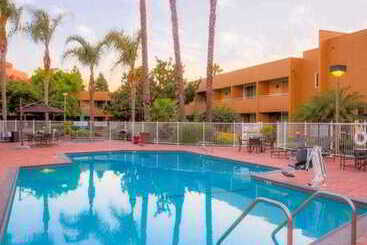 هتل Fairfield Inn And Suites By Marriott San Jose Airport