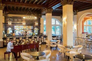 هتل Grand Galvez Resort, Autograph Collection