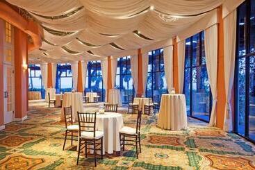 هتل Grand Galvez Resort, Autograph Collection