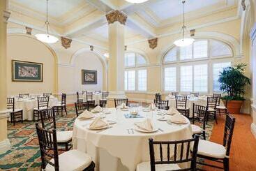 هتل Grand Galvez Resort, Autograph Collection