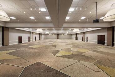 هتل Hilton Fort Collins