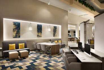 هتل Hilton Fort Collins