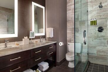 هتل Hilton Fort Worth