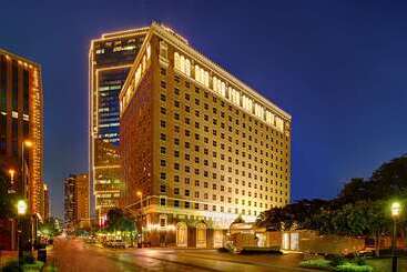 هتل Hilton Fort Worth