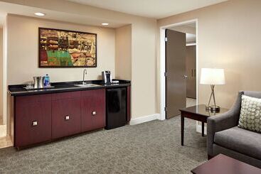 هتل Hilton Houston Plaza/medical Center