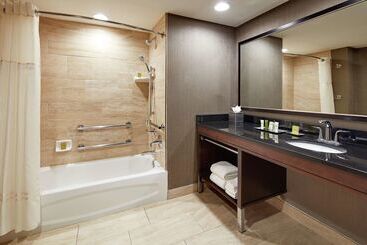 هتل Hilton Houston Plaza/medical Center