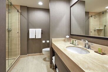 هتل Hilton Houston Plaza/medical Center
