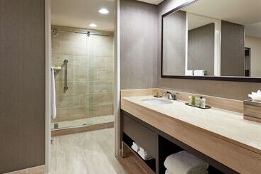 هتل Hilton Houston Plaza/medical Center