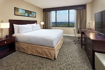 هتل Hilton Houston Plaza/medical Center
