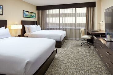 هتل Hilton Houston Plaza/medical Center