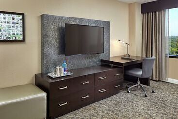 هتل Hilton Houston Plaza/medical Center