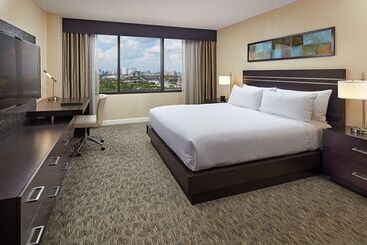 هتل Hilton Houston Plaza/medical Center