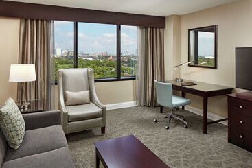 هتل Hilton Houston Plaza/medical Center