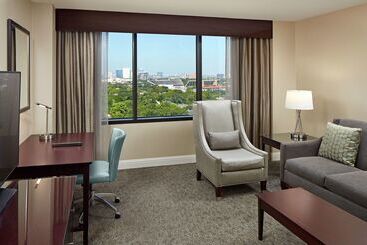 هتل Hilton Houston Plaza/medical Center