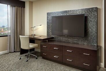 هتل Hilton Houston Plaza/medical Center