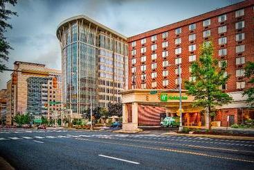 هتل Holiday Inn Arlington At Ballston, An Ihg