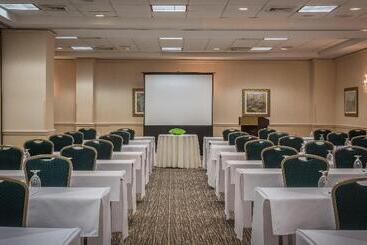 هتل Holiday Inn Arlington At Ballston, An Ihg