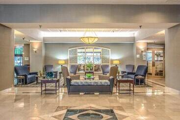 هتل Holiday Inn Arlington At Ballston, An Ihg