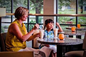 هتل Holiday Inn Arlington At Ballston, An Ihg